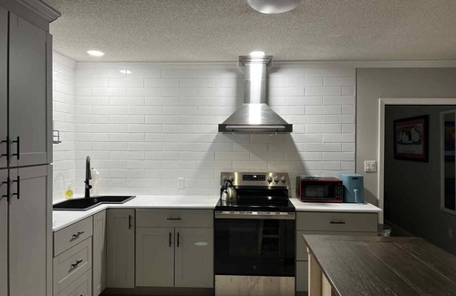 Stone County House | Spacious 1-bedroom guesthouse in lovely Wiggins with WiFi, AC