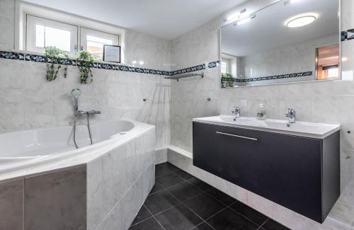 Municipality of Aalsmeer House | Spacious 120m2 Water Villa With Sauna Near Amsterdam