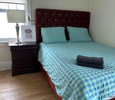 Richmond Hill Villa | Spacious 17 Guest Stay Yonge St Richmond Hill Prime Location