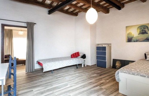 Vilassar de Dalt House | Spacious 18th century Catalan town house, Wifi, 20 minutes Barcelona