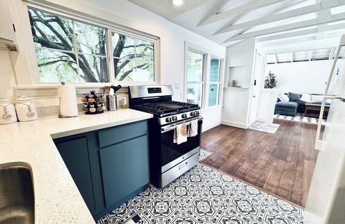 Buena Vista Cottage | Spacious 1BR/2BA Scenic Garden Home in Central SF with Private Entrance