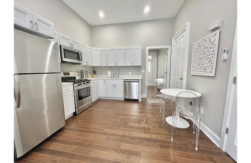Mansion Area Apartment | ★SPACIOUS 1BR Apt w/Character 10ft Ceilings W/D!★