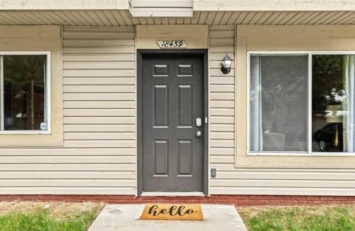 Roseville Apartment | Spacious 1BR [End Unit] in the Heart of Roseville
