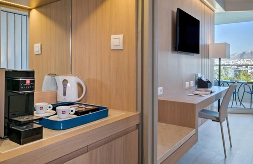 Vouliagmeni Apartment | Spacious 1BR Suite near Apollonies Beach Voulas
