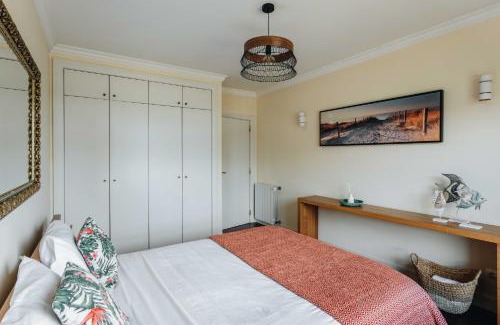 Sao Pedro da Afurada Apartment | Spacious 1BR with Parking in Quiet Area