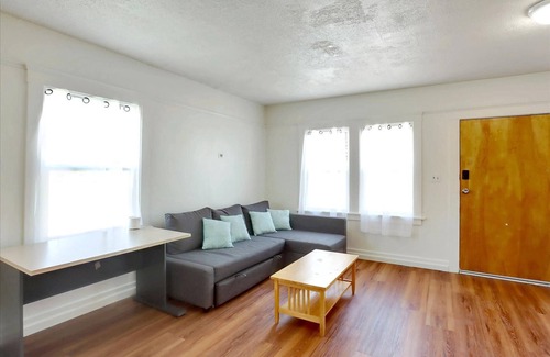 El Cerrito House | Spacious 2/1 House newly Renovated - Walk to Bart