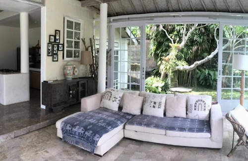Penestanan Villa | Spacious 2.5BR Villa, Jungle Views, Ubud - W/Swimming Pool!