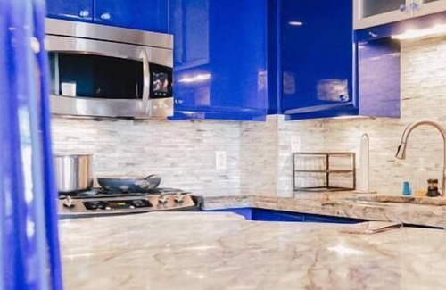 McLean Condo | SPACIOUS 2 BDRM 2 BATH CONDO | STUNNING CITY VIEW