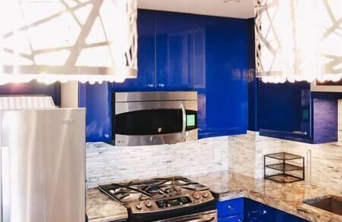McLean Condo | SPACIOUS 2 BDRM 2 BATH CONDO | STUNNING CITY VIEW