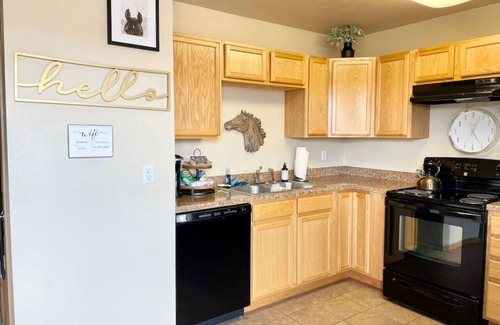 Laramie Apartment | Spacious 2 BDRM/sleeps 6