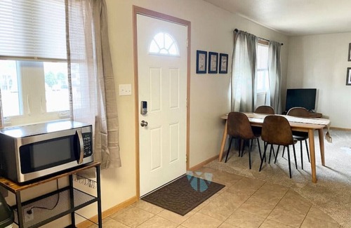 Laramie Apartment | Spacious 2 BDRM/sleeps 6