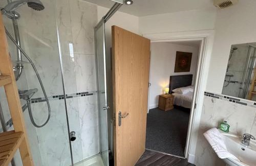 Crewe Apartment | Spacious 2 Bed 2 Shower Apartment