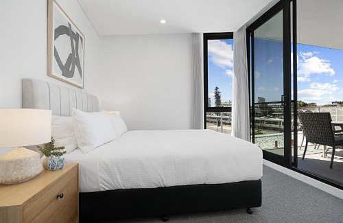 North Fremantle Apartment | Spacious 2-Bed Apartment with Rooftop Views