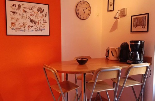 Chantraine Cottage | Spacious 2-Bed Apartment Near City Center with Garden Access & Private Parking