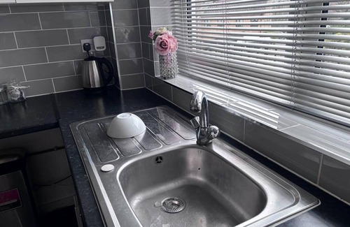 Havering Apartment | Spacious 2-bed Apartment in Hornchurch