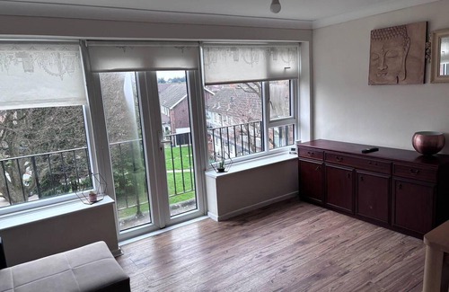 Havering Apartment | Spacious 2-bed Apartment in Hornchurch