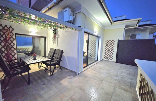 Balchik Apartment | Spacious 2-bed apartment on the beach & a Sea-view large terrace