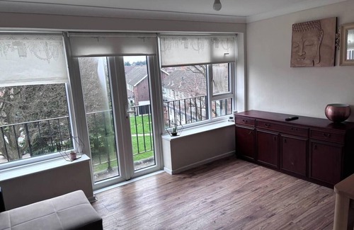 St. Andrew's Apartment | Spacious 2-Bed Apartment in Hornchurch