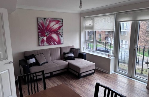 St. Andrew's Apartment | Spacious 2-Bed Apartment in Hornchurch