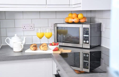 Plymouth Apartment | Spacious 2 Bed Flat | Central