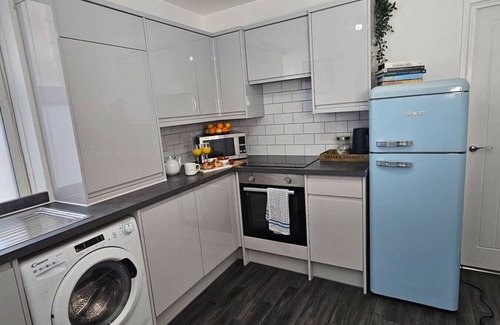 Plymouth Apartment | Spacious 2 Bed Flat | Central