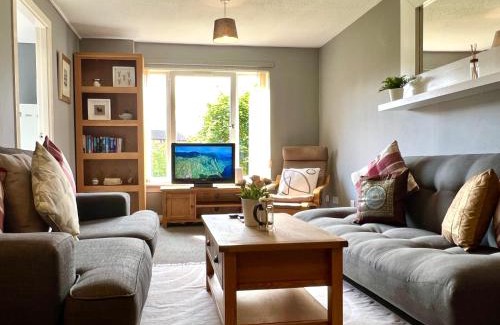 North Glasgow Apartment | Spacious 2 Bed-Flat in Glasgow City - Free Parking