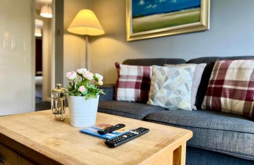 North Glasgow Apartment | Spacious 2 Bed-Flat in Glasgow City - Free Parking