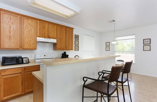 Babcock North House | Spacious 2 bed home near La Cantera Shops & UTSA