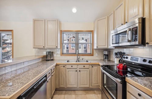 Frisco House | Spacious 2-bed Moose Xing townhome in Frisco, CO with mountain views, sleeps 6 guests.