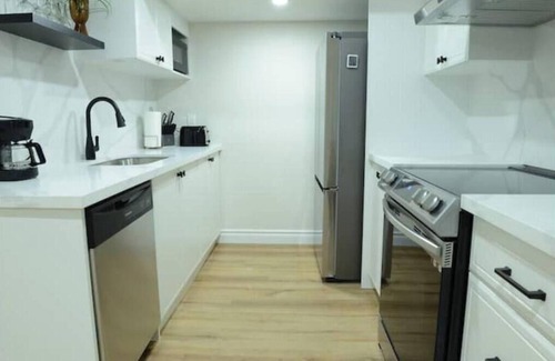 Richmond Hill House | Spacious 2-Bed-Room near Yonge & Major Mackenzie