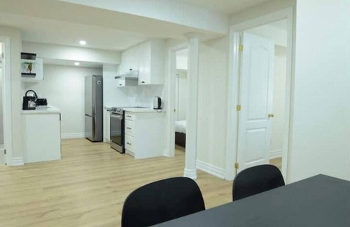 Richmond Hill House | Spacious 2-Bed-Room near Yonge & Major Mackenzie