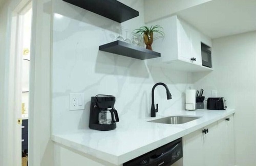 Richmond Hill House | Spacious 2-Bed-Room near Yonge & Major Mackenzie