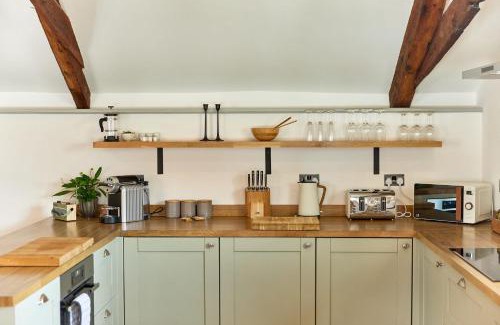 Cley next the Sea Apartment | Spacious 2 Bedroom Coach House in Cley Norfolk