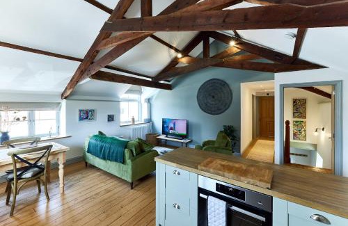 Cley next the Sea Apartment | Spacious 2 Bedroom Coach House in Cley Norfolk