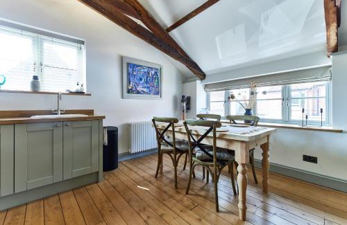 Cley next the Sea Apartment | Spacious 2 Bedroom Coach House in Cley Norfolk