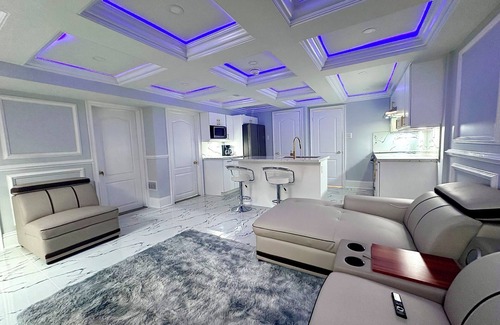 Brampton Apartment | Spacious 2 Bedroom, 1 Bathroom Luxury Apartment