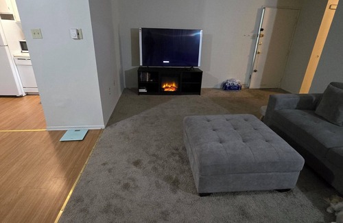 Fullerton Apartment | Spacious 2 bedroom 1 bath centrally located on Mc Arthur ave