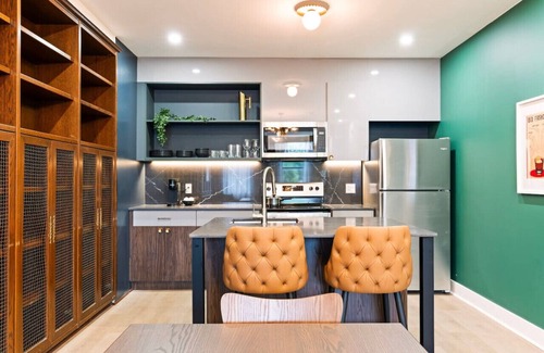 Plateau Mont Royal Apartment | Spacious 2-Bedroom Apartment