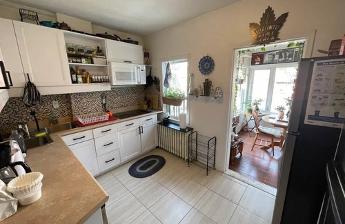 Seaton Village House | Spacious 2 Bedroom Apartment with Sun Room in Great Area Close to Subway