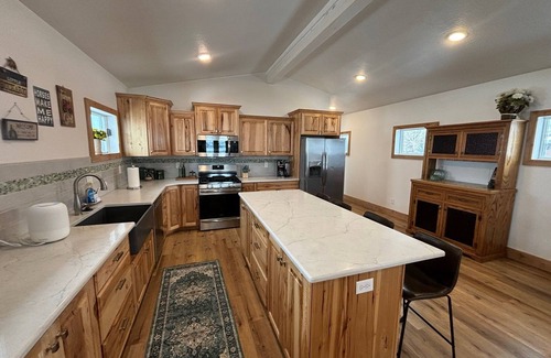 Kamas House | Spacious 2 Bedroom Apartment Minutes from Park City Attractions
