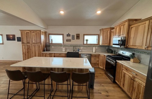 Kamas House | Spacious 2 Bedroom Apartment Minutes from Park City Attractions