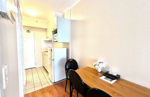 Carlton South Apartment | Spacious 2-Bedroom Apt for 4 Guests in CBD – Queen Bed, Single Bed, Sofa Bed