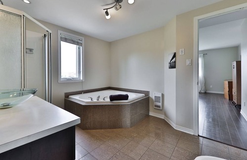Brossard Apartment | Spacious 2-bedroom Apt. in DIX30 close to DT