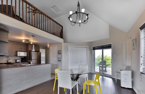 Brossard Apartment | Spacious 2-bedroom Apt. in DIX30 close to DT