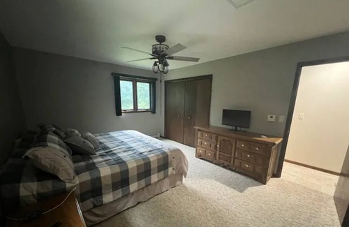 Branch House | Spacious 2-bedroom country home on 17 wooded acres