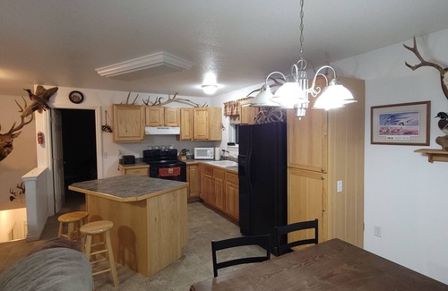 Victor Apartment | Spacious 2 Bedroom Guest house in the Country