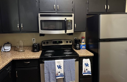 Lexington Apartment | Spacious 2 bedroom home, close to UK/Keeneland/Fayette Mall/Summit at Fritz Farm