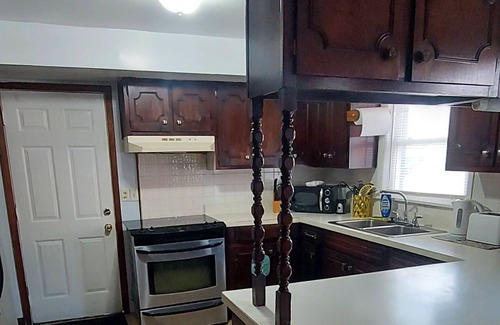 Near East Columbus House | Spacious 2-Bedroom Retreat Near Downtown & Franklin Park Conservatory