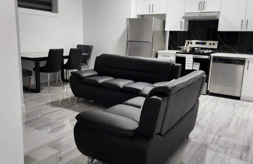 Northeast Edmonton House | Spacious 2 Bedroom Suite in Edmonton, Canada