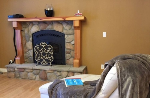 Sorrento House | Spacious 2 Bedroom Suite 10 Minute Drive to beautiful Shuswap Lake